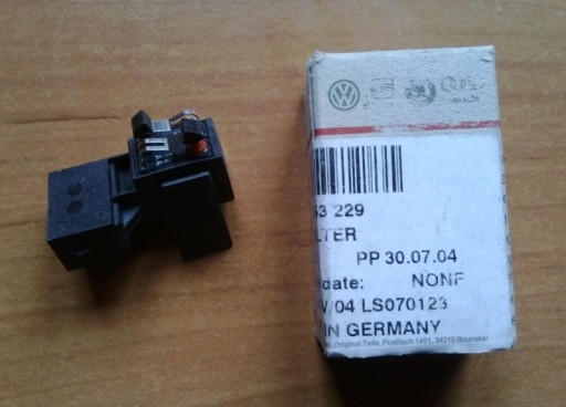 Zdjęcie oferty: AUDI 8D0953229 mikroprzełącznik klapy NOWY