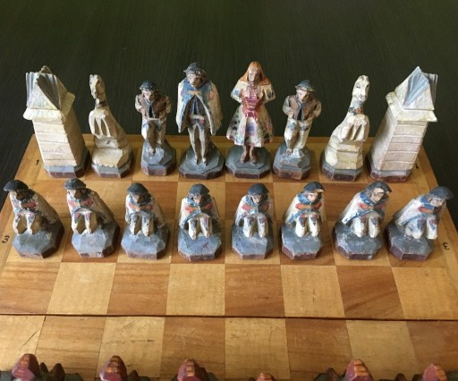 Zdjęcie oferty: "Zbójnicy i górale" rzeźbione szachy zakopiańskie