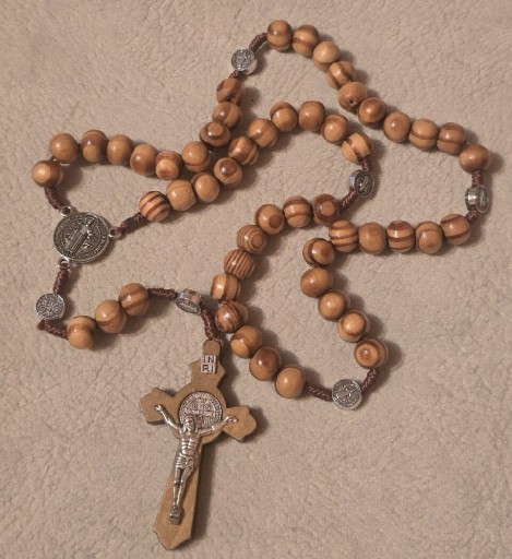 Zdjęcie oferty: Różaniec dla babci drewniany z Watykanu. Rzym, Włochy Plac Św. Piotra(T).