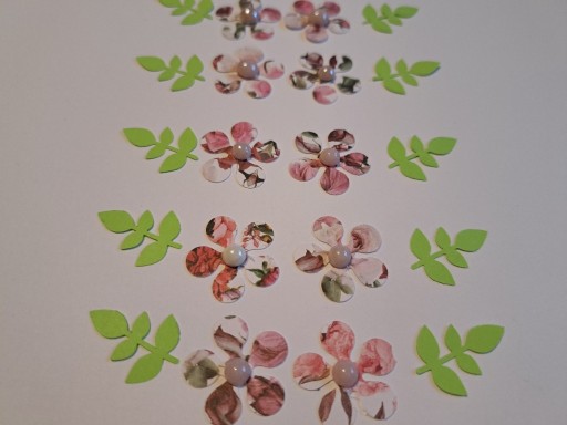Zdjęcie oferty: Kwiaty różowe we wzorki z listkami Handmade