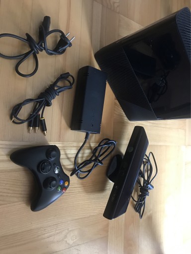 Zdjęcie oferty: Xbox 360 E 250GB zestaw