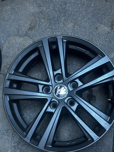 Zdjęcie oferty: Felgi aluminiowe wraz z dwoma oponami 205/55 16”