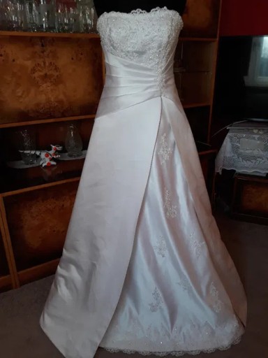 Zdjęcie oferty: Suknia ślubna biała zdobiony gorset