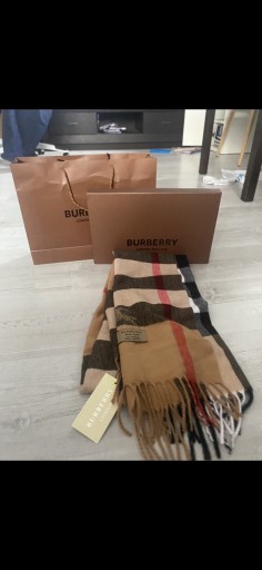 Zdjęcie oferty: Szalik Burberry prosto z Londynu