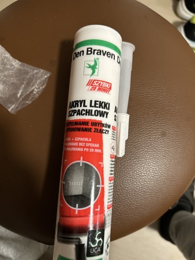 Zdjęcie oferty: Den Braven Akryl lekki szpachlowy Fast 280ml Biały