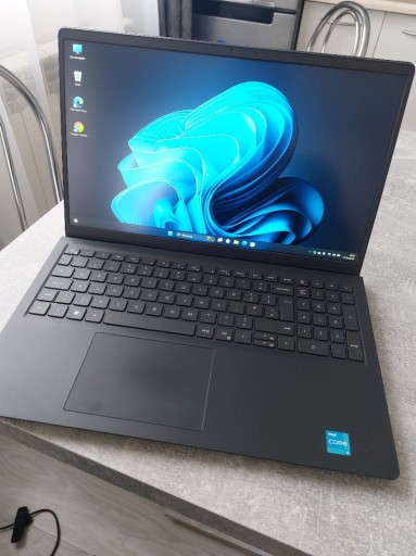 Zdjęcie oferty: Dell Vostro 3510 i3 1115G4 8GB 256GB SSD Win 11