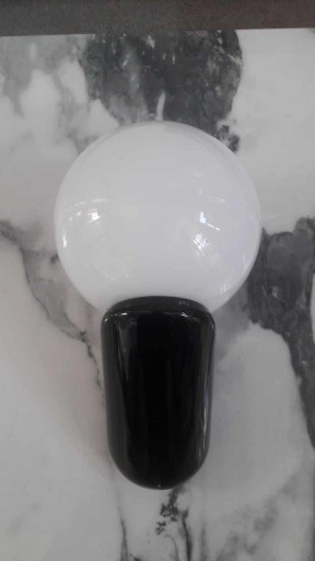 Zdjęcie oferty: Kinkiet  ceramiczny black , klosz biały kula