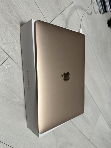 Zdjęcie oferty: Apple MacBook Air M1/8GB/256GB SSD GPU M1 Gold