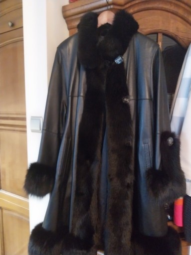 Zdjęcie oferty: Płaszcz z futerkiem marki Jedynak
