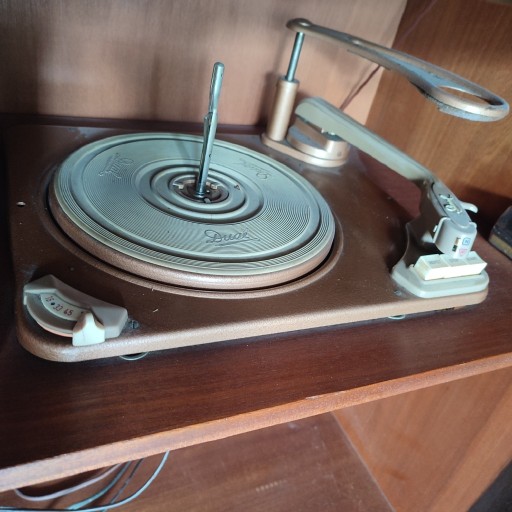 Zdjęcie oferty: Klasyczna szafka z gramofonem DUAL