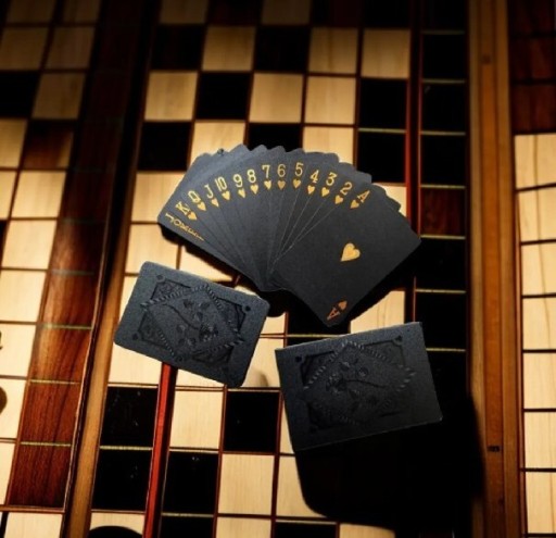 Zdjęcie oferty: Karty do gry czarne ze złotym,plastik talia 54