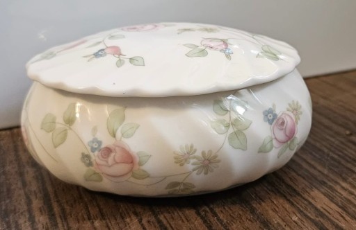 Zdjęcie oferty: WEDGWOOD ROSEHIP Puzderko porcelanowe szkatułka 