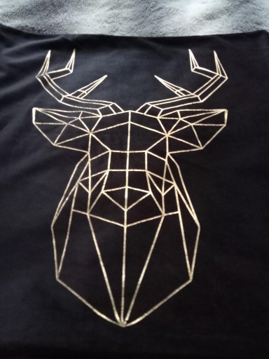 Zdjęcie oferty: POSZEWKA dekoracyjna świąteczna RENIFER złoty geometr. 45 x 45 WELUR CZARNA