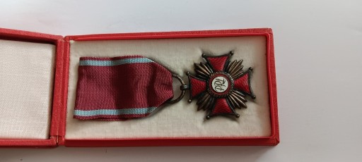 Zdjęcie oferty: Krzyż Zasługi - PRL - złoty 