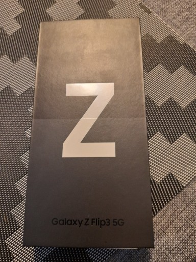 Zdjęcie oferty: Telefon Samsung Galaxy Z Flip3 5 G 