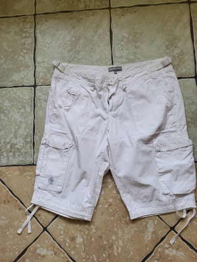 Zdjęcie oferty: Spodnie przed kolano białe z wieloma kieszeniami