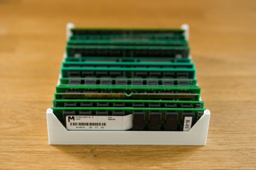 Zdjęcie oferty: Pojemnik koszyk skrzynka na pamięci RAM SIMM 72pin