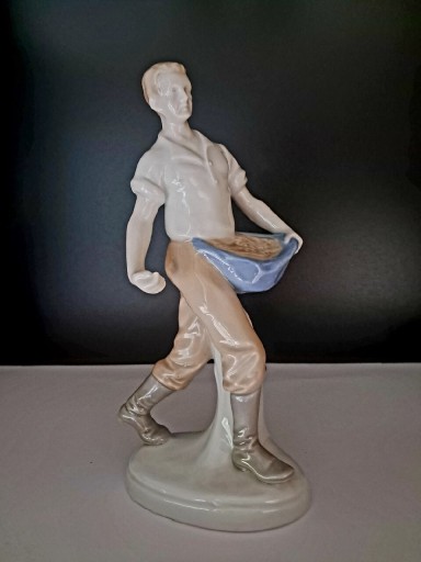 Zdjęcie oferty: LIPPELSDORF GDR Siewca figurka porcelanowa 51-1974