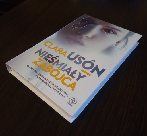 Zdjęcie oferty: NIEŚMIAŁY ZABÓJCA Clara Usón literatura obyczajowa powieść Rebis 2020