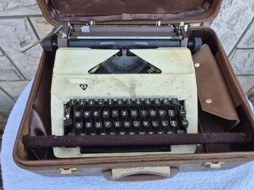 Zdjęcie oferty: Stara maszyna do pisania #1