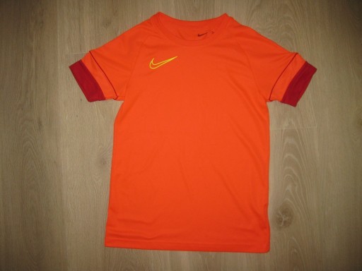 Zdjęcie oferty: Koszulka sportowa Nike rozmiar 128-134 cm 7-0 lat