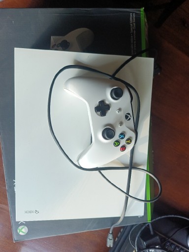 Zdjęcie oferty: Xbox one x 1TB biały.