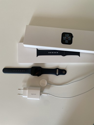 Zdjęcie oferty: Apple Watch SE midnight 40 mm, z ubezpieczeniem