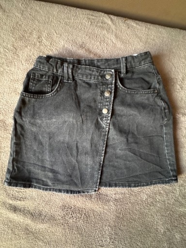 Zdjęcie oferty: Reserved Spódniczka spódnica jeansowa czarna przecierana roz 152 cm 