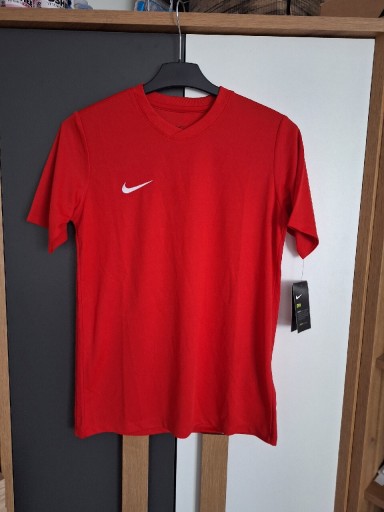 Zdjęcie oferty: Nike Dri-Fit nowy T-shirt sportowy roz S 15 lat