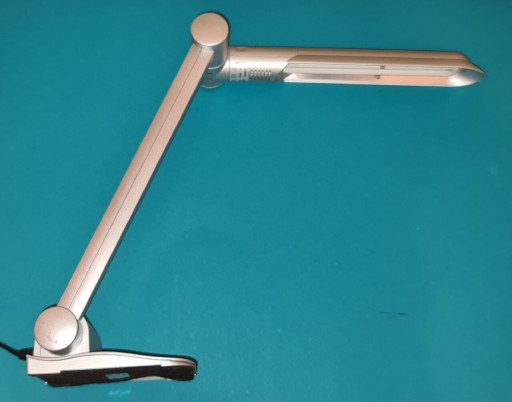 Zdjęcie oferty: Lampka Biurkowa Srebrna