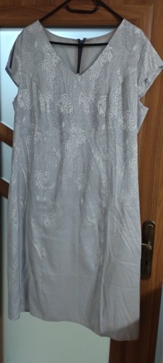 Zdjęcie oferty: przepiękna błyszcząca siwa sukienka r 50