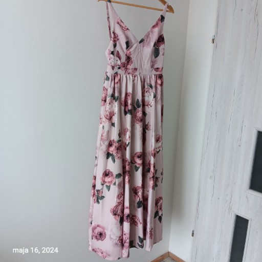 Zdjęcie oferty: Piękna długa Sukienka okazjonalna odkryte plecy 