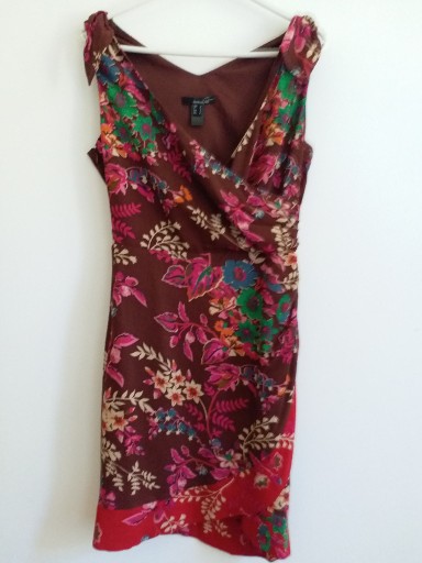Zdjęcie oferty: kwiecista sukienka z dekoltem kopertowym roz. 36