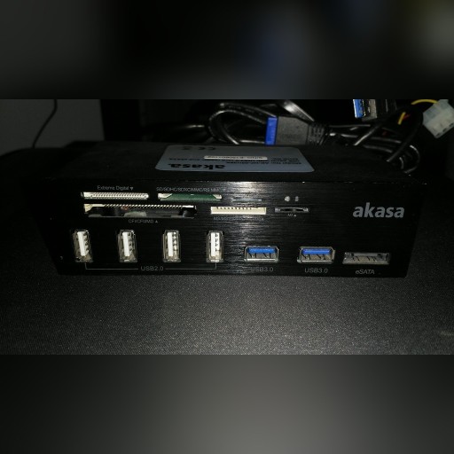 Zdjęcie oferty: Akasa AK-HC-05U3BK czytnik kart pamięci USB 3.0 