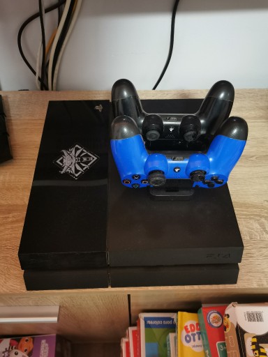 Zdjęcie oferty: PS4 1TB 2 pady gry