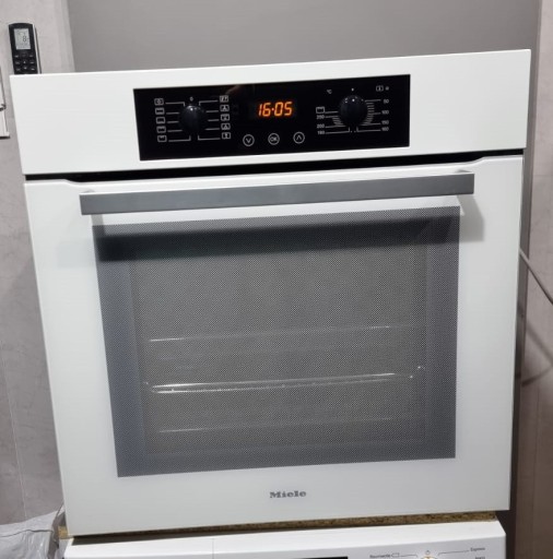 Zdjęcie oferty: Biały piekarnik Miele H 4810B, poj.76L,CleanGlass 