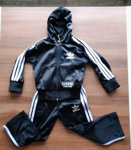 Zdjęcie oferty: Dres chłopięcy Adidas, rozm. 62