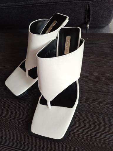 Zdjęcie oferty: Szpilki klapki sandały damskie białe rozmiar 39