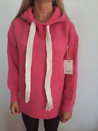 Zdjęcie oferty: Sweter damski z kapturem, zakładany przez głowę