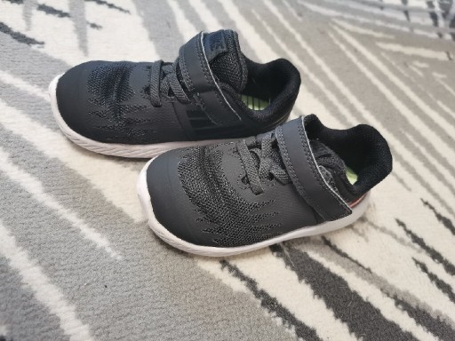 Zdjęcie oferty: Buty dla dziecka nike sportowe 