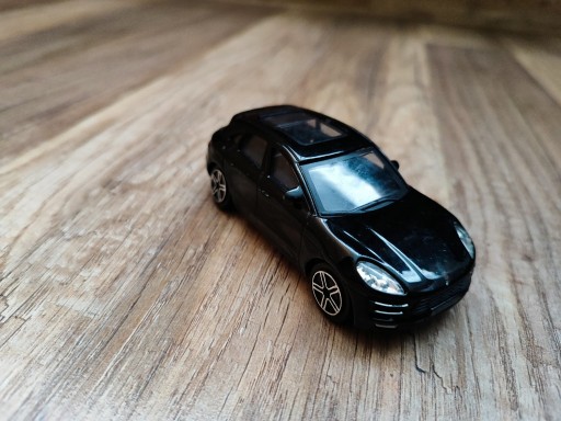 Zdjęcie oferty: Model BBurago  Porsche Macan 1:43 czarny 