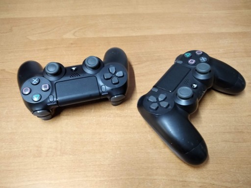 Zdjęcie oferty: 2xPad SONY PS4 DUALSHOCK 4 V2 CUH-ZCT2E uszkodzone