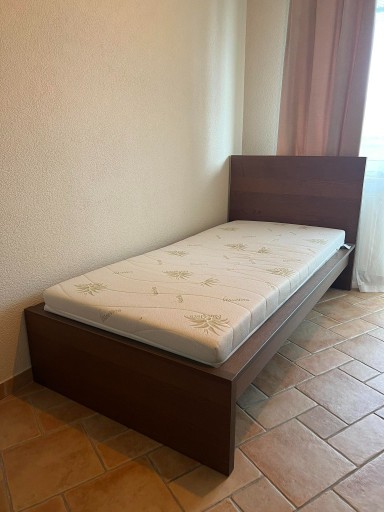 Zdjęcie oferty: Pojedyncze łóżko z materacem