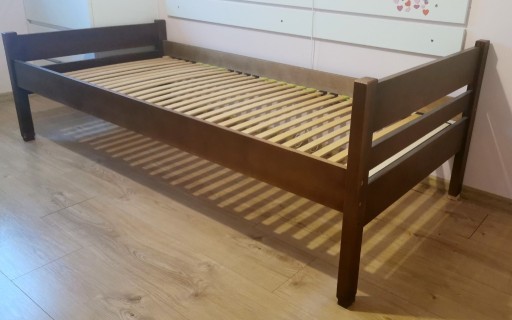 Zdjęcie oferty: Łóżko drewniane 90x200 ze stelażem i barierką
