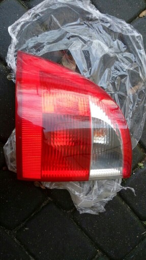 Zdjęcie oferty: Lampa tylna saab 95 kombi lewy tyl