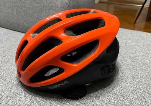 Zdjęcie oferty: Sena kask rowerowy Premium R1 interkom Bluetooth rozmiar L akcesoria
