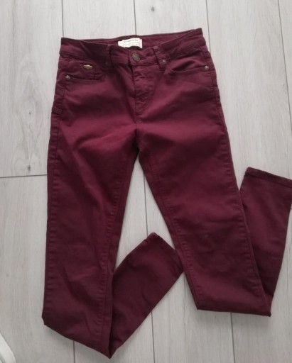 Zdjęcie oferty: Spodnie jeansowe Stradivarius bordowe push up 34
