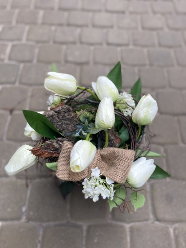 Zdjęcie oferty: Kwiaty sztuczne , kompozycja z tulipanów