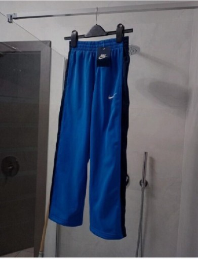 Zdjęcie oferty: Nike spodnie chłopięce r. 128-137cm 8-10lat