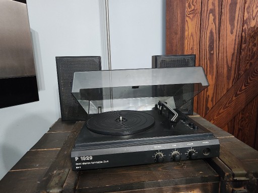 Zdjęcie oferty: Gramofon RFT Ziphona P1929 +dedykowane kolumny głośnikowe